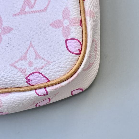 🌸SOLD🌸Louis Vuitton Vintage Pink Monogram Cherry Blossom Pochette Accessories - Picture 4 of 16